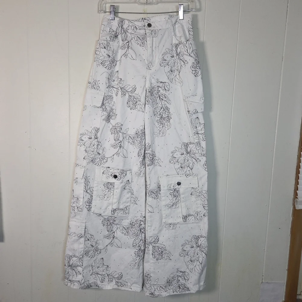 The Kit White Cotton Wide Leg Cargo Botanical Paint-By-Number Pants Sz 26